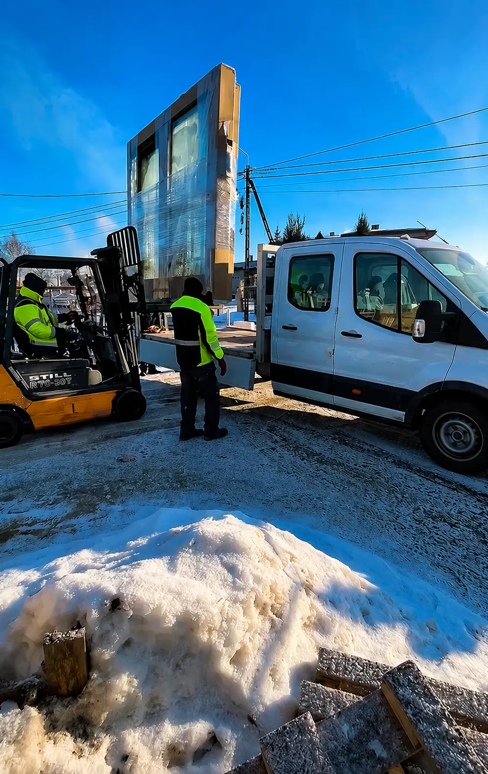 Transport i dostawa okien — własna logistyka Płockiej Fabryki Okien